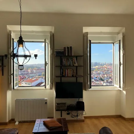 The Hilltop Nest * Lisboa