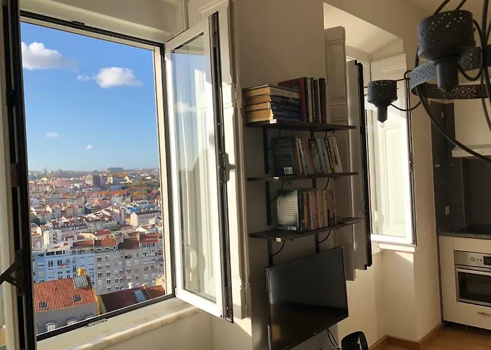 The Hilltop Nest * Lisboa