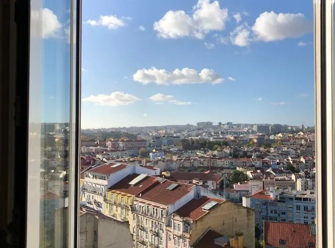 The Hilltop Nest * Lisboa