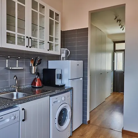 The Hilltop Nest Apartment