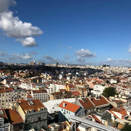 The Hilltop Nest Apartamento