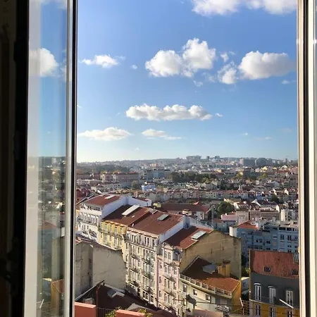 The Hilltop Nest * Lisbon