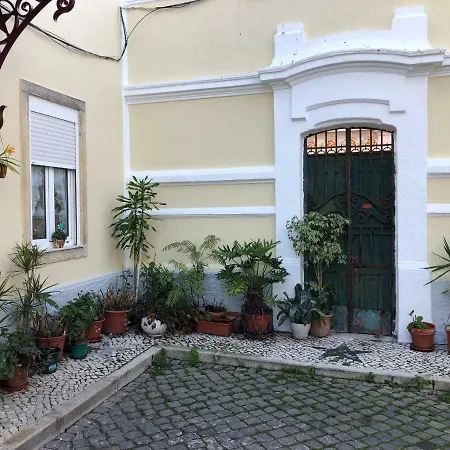 The Hilltop Nest Apartment Lisbon