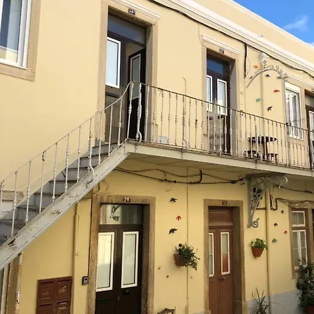 The Hilltop Nest * Лиссабон