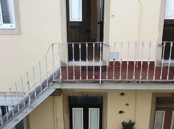 The Hilltop Nest * Lissabon