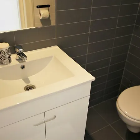 The Hilltop Nest Apartment Lissabon