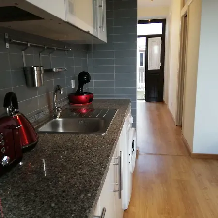 The Hilltop Nest Daire Lisboa