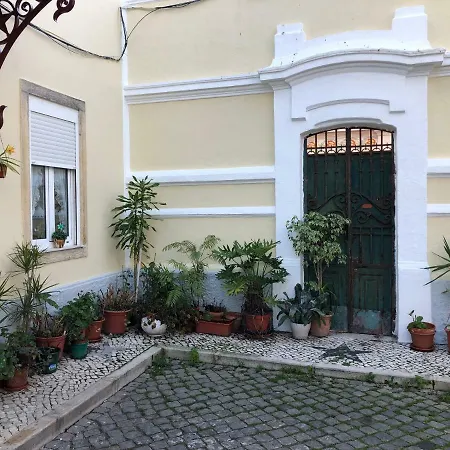 The Hilltop Nest Daire Lisboa